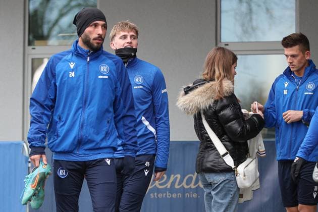 Back Mikkel Kaufmann Karlsruher SC, 14 Marvin Wanitzek Karlsruher SC, 10 Fabian Schleusener Karlsruher SC, 24 , Karlsruher SC Fussball, 2 Bundesliga, Press conference and training, 2024 2025, 17 01 2025, DFL REGULATIONS PROHIBIT ANY USE OF PHOTOGRAPHS AS IMAGE SEQUENCES AND OR QUASI VIDEO, Karlsruher SC Fussball, 2 Bundesliga, Press conference and training, 2024 2025, 17 01 2025 Karlsruhe Copyright: xEibner-Pressefoto JanxPrihodax EP_JPA