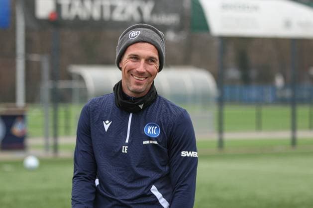 In a good mood Christian Eichner Karlsruher SC, head coach in training before the Nuremberg match, Karlsruher SC Football, 2 Bundesliga, Press conference and training, 2024 2025, 17 01 2025, DFL REGULATIONS PROHIBIT ANY USE OF PHOTOGRAPHS AS IMAGE SEQUENCES AND OR QUASI VIDEO, Karlsruher SC Football, 2 Bundesliga, Press conference and training, 2024 2025, 17 01 2025 Karlsruhe Copyright: xEibner-Pressefoto JanxPrihodax EP_JPA