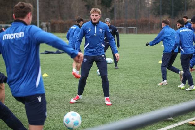 Mikkel Kaufmann Karlsruher SC, 14 at training, Karlsruher SC Football, 2 Bundesliga, Press conference and training, 2024 2025, 17 01 2025, DFL REGULATIONS PROHIBIT ANY USE OF PHOTOGRAPHS AS IMAGE SEQUENCES AND OR QUASI VIDEO, Karlsruher SC Football, 2 Bundesliga, Press conference and training, 2024 2025, 17 01 2025 Karlsruhe Copyright: xEibner-Pressefoto JanxPrihodax EP_JPA