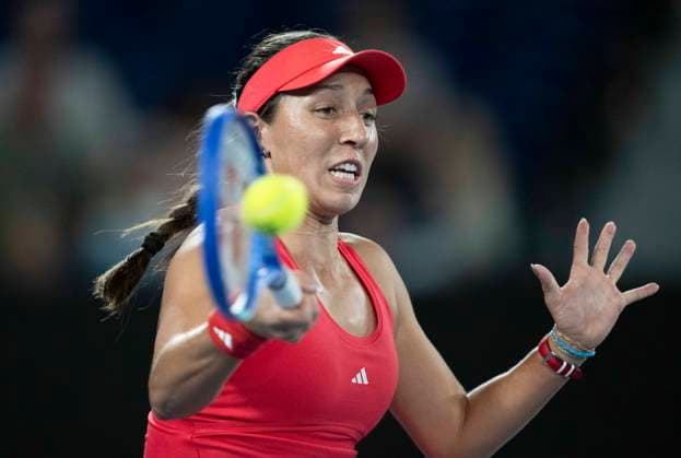 (250117) -- MELBOURNE, Jan. 17, 2025 -- Jessica Pegula hits a return during the women s singles 3rd round match between Olga Danilovic of Serbia and Jessica Pegula of the United States at Australian Open tennis tournament in Melbourne, Australia, Jan. 17, 2025. ) (SP)AUSTRALIA-MELBOURNE-TENNIS-AUSTRALIAN OPEN-DAY 6 LuixSiuxWai 