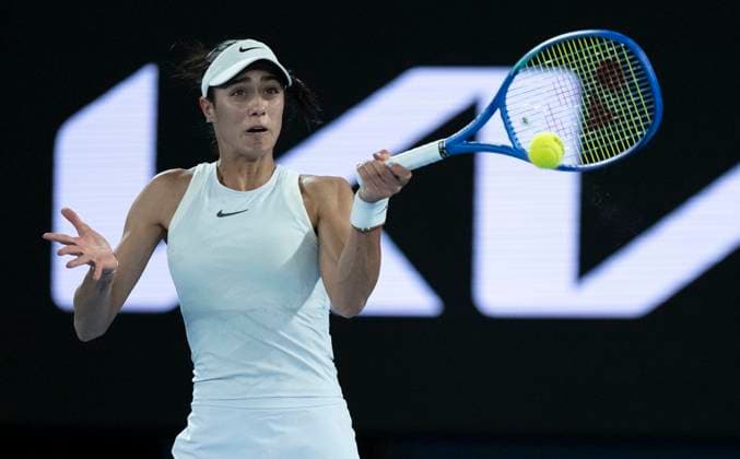 (250117) -- MELBOURNE, Jan. 17, 2025 -- Olga Danilovic hits a return during the women s singles 3rd round match between Olga Danilovic of Serbia and Jessica Pegula of the United States at Australian Open tennis tournament in Melbourne, Australia, Jan. 17, 2025. ) (SP)AUSTRALIA-MELBOURNE-TENNIS-AUSTRALIAN OPEN-DAY 6 LuixSiuxWai 