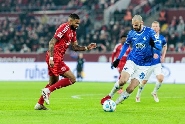 2 Soccer Bundesliga Fortuna Düsseldorf 1895 SV Darmstadt 98 17 01 2025 duel Jamil Siebert Fortuna Düsseldorf, 20 , Aleksandar Vukotic SV Darmstadt 98, 20 2 Soccer Bundesliga Fortuna Düsseldorf 1895 SV Darmstadt 98, Düsseldorf, Merkur Spiel Arena on 17 01 2025 DFL REGULATIONS PROHIBIT ANY USE OF PHOTOGRAPHS AS IMAGE SEQUENCES AND OR QUASI VIDEO Copyright: xBEAUTIFULxSPORTS Wunderlx