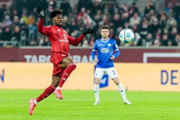 2 Soccer Bundesliga Fortuna Düsseldorf 1895 SV Darmstadt 98 17 01 2025 Moritz Broni Kwarteng Fortuna Düsseldorf, 11 hunts for the ball 2 Soccer Bundesliga Fortuna Düsseldorf 1895 SV Darmstadt 98, Düsseldorf, Merkur Spiel Arena on 17 01 2025 DFL REGULATIONS PROHIBIT ANY USE OF PHOTOGRAPHS AS IMAGE SEQUENCES AND OR QUASI VIDEO Copyright: xBEAUTIFULxSPORTS Wunderlx