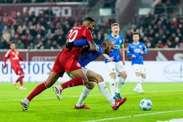 2 Soccer Bundesliga Fortuna Düsseldorf 1895 SV Darmstadt 98 17 01 2025 duel Jamil Siebert Fortuna Düsseldorf, 20 , Aleksandar Vukotic SV Darmstadt 98, 20 2 Soccer Bundesliga Fortuna Düsseldorf 1895 SV Darmstadt 98, Düsseldorf, Merkur Spiel Arena on 17 01 2025 DFL REGULATIONS PROHIBIT ANY USE OF PHOTOGRAPHS AS IMAGE SEQUENCES AND OR QUASI VIDEO Copyright: xBEAUTIFULxSPORTS Wunderlx