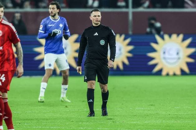 Sport, Football, 2 Bundesliga Season 2024 2025 18 Matchday Fortuna Düsseldorf SV Darmstadt 98 17 01 2025, MERKUR SPIEL ARENA Dr Robert Kampka Referee Düsseldorf MERKUR SPIEL ARENA North Rhine-Westphalia Germany