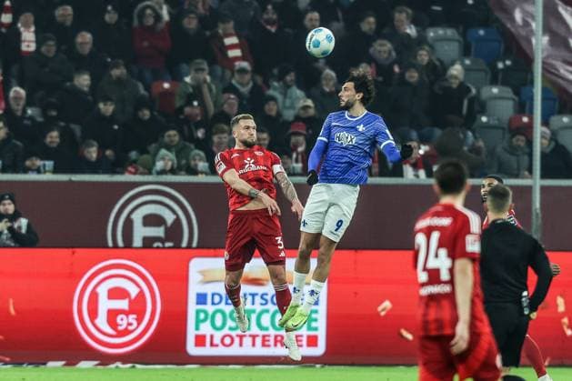 Sport, Football, 2 Bundesliga Season 2024 2025 18 Matchday Fortuna Düsseldorf SV Darmstadt 98 17 01 2025, MERKUR SPIEL ARENA Guille Bueno SV Darmstadt, 3 Fraser Hornby SV Darmstadt, 9 Düsseldorf MERKUR SPIEL ARENA North Rhine-Westphalia Germany