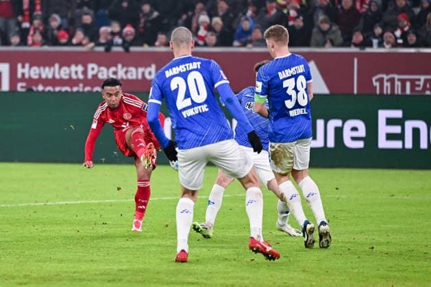 17 01 2025, Football, 2 Bundesliga, Matchday 18 Season 2024 2025, Fortuna Düsseldorf SV Darmstadt , Myron Van Brederode Fortuna Düsseldorf scores the goal to make it 1 0 , xRHR PHOTO TKx Copyright: RHR-FOTOx RHR-FOTO TK