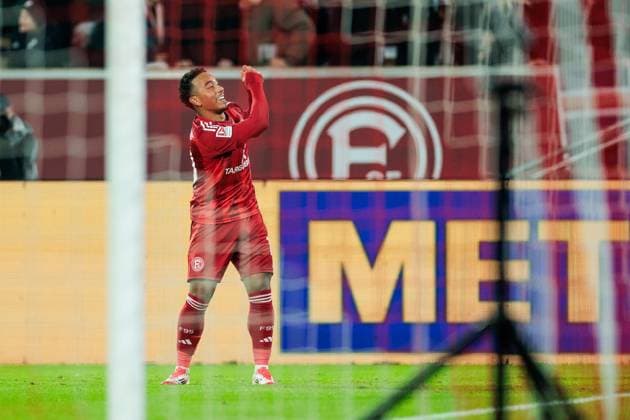 2 Soccer Bundesliga Fortuna Düsseldorf 1895 SV Darmstadt 98 17 01 2025 Cheering for 1 0 by Myron van Brederode Fortuna Düsseldorf, 10 Golf Cheering 2 Soccer Bundesliga Fortuna Düsseldorf 1895 SV Darmstadt 98, Düsseldorf, Merkur Spiel Arena on 17 01 2025 DFL REGULATIONS PROHIBIT ANY USE OF PHOTOGRAPHS AS IMAGE SEQUENCES AND OR QUASI VIDEO Copyright: xBEAUTIFULxSPORTS Wunderlx