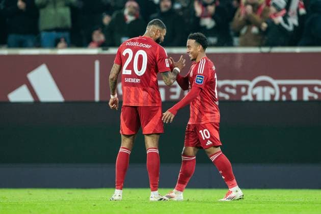 2 Bundesliga Fortuna Düsseldorf 1895 SV Darmstadt 98 17 01 2025 Myron van Brederode Fortuna Düsseldorf, 10 Jamil Siebert Fortuna Düsseldorf, 20 2 Bundesliga Fortuna Düsseldorf 1895 SV Darmstadt 98, Düsseldorf, Merkur Spiel Arena on 17 01 2025 DFL REGULATIONS PROHIBIT ANY USE OF PHOTOGRAPHS AS IMAGE SEQUENCES AND OR QUASI VIDEO Copyright: xBEAUTIFULxSPORTS Wunderlx