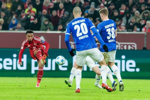 2 Soccer Bundesliga Fortuna Düsseldorf 1895 SV Darmstadt 98 17 01 2025 Myron van Brederode Fortuna Düsseldorf, 10 shoots the 1 0 2 Soccer Bundesliga Fortuna Düsseldorf 1895 SV Darmstadt 98, Düsseldorf, Merkur Spiel Arena on 17 01 2025 DFL REGULATIONS PROHIBIT ANY USE OF PHOTOGRAPHS AS IMAGE SEQUENCES AND OR QUASI VIDEO Copyright: xBEAUTIFULxSPORTS Wunderlx