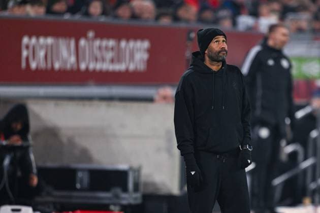 17 01 2025, Football, Bundesliga 2, Matchday 18 Season 2024 2025, Fortuna Düsseldorf SV Darmstadt, Coach Daniel Thioune Fortuna Düsseldorf looks up xRHR PHOTO TKx Copyright: RHR-FOTOx RHR-FOTO TK