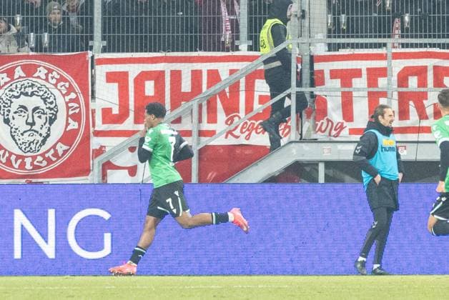 17 01 2025, Football, GER, Season, 2 Liga, Season 2024 2025, Matchday 18, SSV Jahn Regensburg Hannover 96 Jessic Ngankam celebrates after em 1 0 for Hannover DFL REGULATIONS PROHIBIT ANY USE OF PHOTOGRAPHS AS IMAGE SEQUENCES AND OR QUASI VIDEO