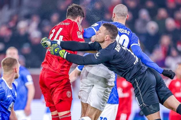 17 01 2025, Football, Fortuna Düsseldorf SV Darmstadt 98, 2 Fußball Bundesliga, 18 Matchday, Merkur Spiel Arena, Saison 2024 2025 Goalkeeper Marcel Schuhen SV Darmstadt 1 in duel against Dawid Kownacki Fortuna Düsseldorf 24 and Aleksandar Vukotic SV Darmstadt 20 DFB regulations prohibit any use of photographs as image sequences and or quasi video Nordrhein Westfalen Germany