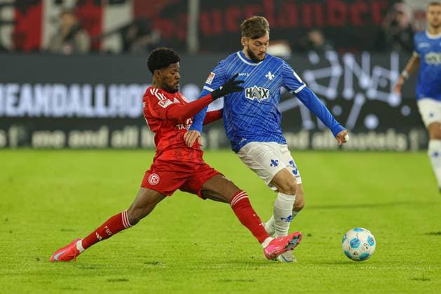 Düsseldorf, Germany, 17 01 25 Felix Klaus Fortuna Düsseldorf and Killian Corredor SV Darmstadt 98 fighting for the ball during the 2 Bundesliga match between Fortuna Düsseldorf vs SV Darmstadt 98 at Merkur Spiel Arena on January 17, 2025 in Düsseldorf, Germany Düsseldorf Merkur Spiel Arena North Rhine Westphalia Germany Copyright: xStefanxBrauerx xBrauer-Fotoagentx