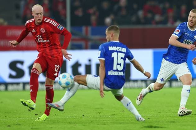 GER, 2 FBL Fortuna Duesseldorf vs SV Darmstadt 98 17 01 2025, Merkur Spiel Arena, Duesseldorf, GER, 2 FBL Fortuna Duesseldorf vs SV Darmstadt 98, in the picture Valgeir Lunddal FriÃ°riksson Fortuna Duesseldorf 12 , in a duel against Fabian Nürnberger Nuernberger Darmstadt 98 15 , nordphotoxGmbHx xMeuter nph00351