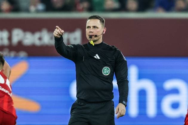 Sport, Football, 2 Bundesliga Season 2024 2025 18 Matchday Fortuna Düsseldorf SV Darmstadt 98 17 01 2025, MERKUR SPIEL ARENA Dr Robert Kampka Referee Düsseldorf MERKUR SPIEL ARENA North Rhine-Westphalia Germany