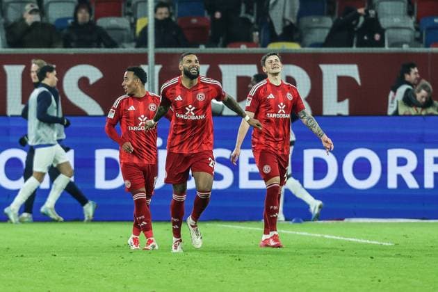 Sport, Soccer, 2 Bundesliga Season 2024 2025 18 Matchday Fortuna Düsseldorf SV Darmstadt 98 17 01 2025, MERKUR SPIEL ARENA Goal celebration Fortuna Düsseldorf after the goal to 2 0 by Giovanni Haag Fortuna Düsseldorf, 6 , the players are happy Düsseldorf MERKUR SPIEL ARENA North Rhine-Westphalia Germany