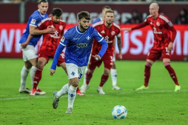 Kilian Corredor SV Darmstadt, 34 scores from the penalty spot to make it 2 1Sport, Soccer, 2 Bundesliga Season 2024 2025 18 Matchday Fortuna Düsseldorf SV Darmstadt 98 17 01 2025, MERKUR SPIEL ARENA Düsseldorf MERKUR SPIEL ARENA Nordrhein Westfahlen Germany