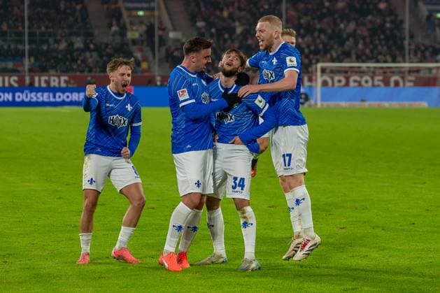 17 01 2025, Soccer 2 Bundesliga, Season 2024 2025, Matchday 18, Fortuna Duesseldorf vs SV Darmstadt 98 in the Merkur Spiel Arena in Duesseldorf The Darmstadt players cheer the goal to 2 2 Important note According to the regulations of the DFL German Football League or the DFB German Football Association, it is prohibited to use or have used photographs taken in the stadium and or from the game in the form of sequential images and or video-like photo series Foto Kirchner Media TH Copyright: xKirchner-Media THx