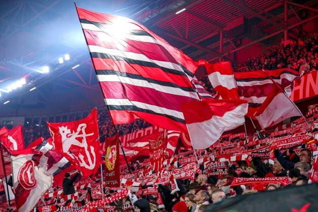 17 01 2025, Football, Fortuna Düsseldorf SV Darmstadt 98, 2 Fußball Bundesliga, 18 Matchday, Merkur Spiel Arena, Saison 2024 2025 Feature Symbolbild Fankurve Fans Zuschauer Besucher Schalparade Fanschal Fanschals Tribüne Symbol Impression Symbolbild Fahnen DFB regulations prohibit any use of photographs as image sequences and or quasi video Nordrhein Westfalen Germany