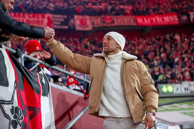 17 01 2025, Football, Fortuna Düsseldorf SV Darmstadt 98, 2 Fußball Bundesliga, 18 Matchday, Merkur Spiel Arena, Season 2024 2025 Kerim Engizek professional mixed martial arts fighter and current GMC Welterweight Champion and OKTAGON Middleweight Champion Visiting Fortuna Düsseldorf and taking photos with the fans DFB regulations prohibit any use of photographs as image sequences and or quasi video North Rhine-Westphalia Germany