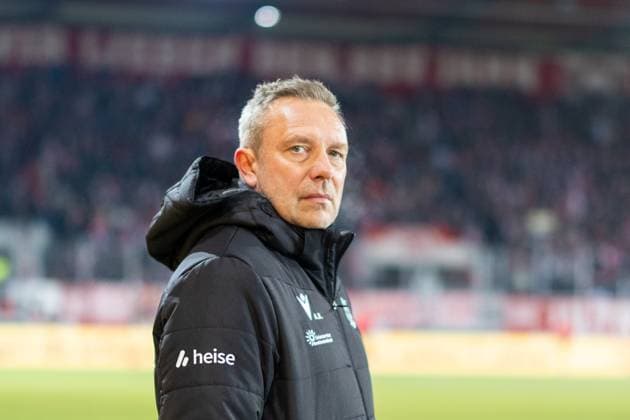 17 01 2025, Soccer, GER, Season, 2 Liga, Season 2024 2025, 18 Matchday, SSV Jahn Regensburg Hannover 96 Andre Breitenreiter Coach Hannover 96 DFL REGULATIONS PROHIBIT ANY USE OF PHOTOGRAPHS AS IMAGE SEQUENCES AND OR QUASI VIDEO