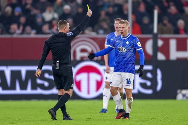 17 01 2025, Football, Fortuna Düsseldorf SV Darmstadt 98, 2 Fußball Bundesliga, Matchday 18, Merkur Spiel Arena, Season 2024 2025 Yellow card for Andreas Müller SV Darmstadt 16 DFB regulations prohibit any use of photographs as image sequences and or quasi video Nordrhein Westfalen Germany
