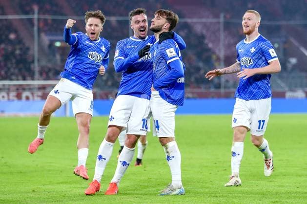 17 01 2025, Soccer, Fortuna Düsseldorf SV Darmstadt 98, 2 Soccer Bundesliga, 18 Matchday, Merkur Spiel Arena, Season 2024 2025 Goal celebration after the 2 2 equalizer by scorer Killian Corredor SV Darmstadt 34 DFB regulations prohibit any use of photographs as image sequences and or quasi video North Rhine-Westphalia Germany