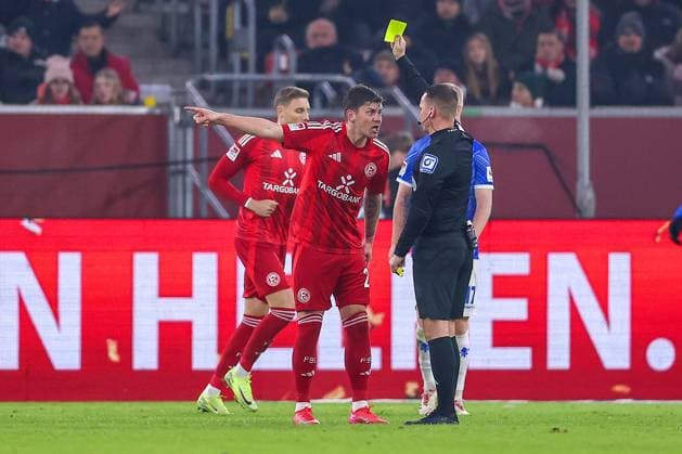 17 01 2025, Football, Fortuna Düsseldorf SV Darmstadt 98, 2 Fußball Bundesliga, 18 Matchday, Merkur Spiel Arena, Season 2024 2025 Yellow card for Dawid Kownacki Fortuna Düsseldorf 24 DFB regulations prohibit any use of photographs as image sequences and or quasi video Nordrhein Westfalen Germany