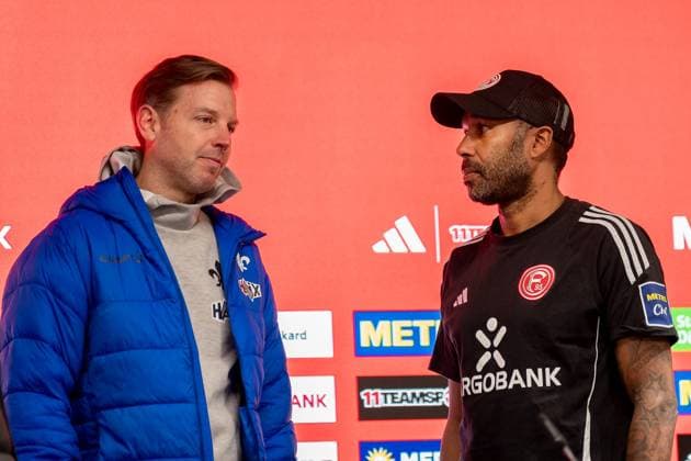 17 01 2025, Soccer 2 Bundesliga, Season 2024 2025, Matchday 18, Fortuna Duesseldorf vs SV Darmstadt 98 in the Merkur Spiel Arena in Duesseldorf Florian Kohfeldt SV Darmstadt 98, Coach and Daniel Thioune Fortuna Duesseldorf, Head coach in casual conversation after the press conference Important note According to the regulations of the DFL German Football League and the DFB German Football Association, it is prohibited to use or have used photographs taken in the stadium and or of the game in the form of sequential images and or video-like photo series Foto Kirchner Media TH Copyright: xKirchner-Media THx