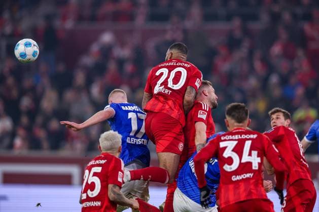 17 01 2025, Football, Fortuna Düsseldorf SV Darmstadt 98, 2 Fußball Bundesliga, 18 Matchday, Merkur Spiel Arena, Season 2024 2025 Header action Jamil Siebert Fortuna Düsseldorf 20 in the penalty area DFB regulations prohibit any use of photographs as image sequences and or quasi video Nordrhein Westfalen Germany