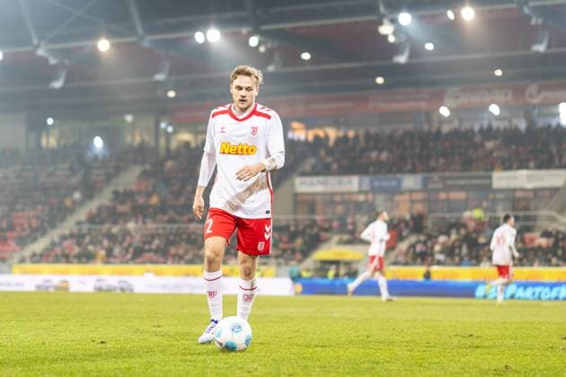 17 01 2025, Soccer, GER, Season, 2 Liga, Season 2024 2025, 18 Matchday, SSV Jahn Regensburg Hannover 96 Tim Handwerker SSV Jahn DFL REGULATIONS PROHIBIT ANY USE OF PHOTOGRAPHS AS IMAGE SEQUENCES AND OR QUASI VIDEO