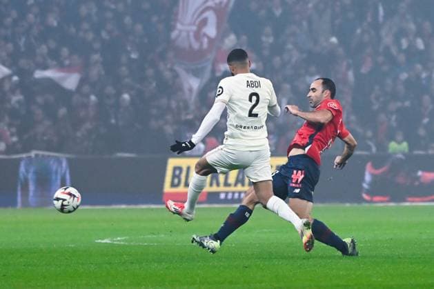 Fußball, OSC Lille - OGC Nizza FOOTBALL : Lille vs Nice - Ligue 1 - 17 01 20225 Ismaily Goncalves Santos ( 31 - Lille ) and El Abdi Ali ( 2 - Nice ) during the Ligue 1 match between Lille OSC and OGC Nice at Stade Pierre Mauroy on January 17 , 2025 in Lille, France. ( Photo by Dante Badano PsnewZ ) - LilleFrance  Copyright: xDantexBadanox