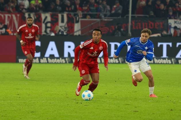 17 01 2025, xfanx, Fußball 2 Bundesliga, Fortuna Duesseldorf SV Darmstadt 98 emspor, f l in duel Myron Cedric van Brederode Fortuna Duesseldorf and Luca Marseiler SV Darmstadt 98 DFL DFB REGULATIONS PROHIBIT ANY USE OF PHOTOGRAPHS as IMAGE SEQUENCES and or QUASI VIDEO Duesseldorf mfan