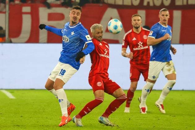 17 01 2025, xfanx, Fußball 2 Bundesliga, Fortuna Duesseldorf SV Darmstadt 98 emspor, f l in duel Philipp Förster Foerster SV Darmstadt 98 and Matthias Zimmermann Fortuna Düsseldorf DFL DFB REGULATIONS PROHIBIT ANY USE OF PHOTOGRAPHS as IMAGE SEQUENCES and or QUASI VIDEO Duesseldorf mfan