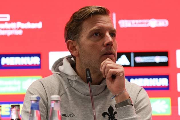 17 01 2025, xfanx, Fußball 2 Bundesliga, Fortuna Duesseldorf SV Darmstadt 98 emspor, v l Head coach Florian Kohfeldt SV Darmstadt 98 at the press conference after the match DFL DFB REGULATIONS PROHIBIT ANY USE OF PHOTOGRAPHS as IMAGE SEQUENCES and or QUASI VIDEO Duesseldorf mfan