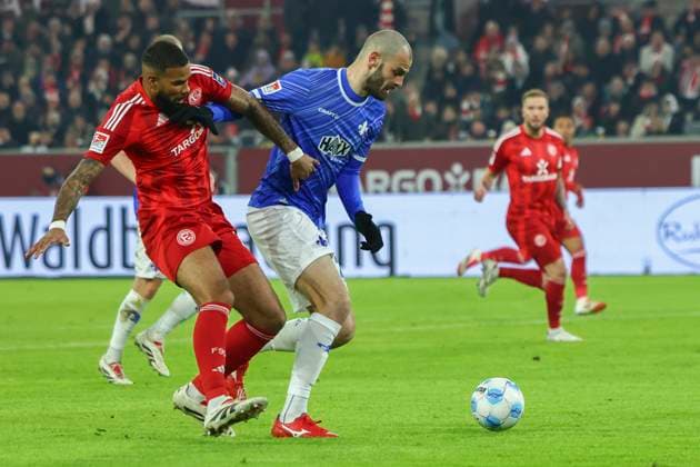 GER, 2 FBL Fortuna Duesseldorf vs SV Darmstadt 98 17 01 2025, Merkur Spiel Arena, Duesseldorf, GER, 2 FBL Fortuna Duesseldorf vs SV Darmstadt 98, in the picture Jamil Siebert Fortuna Duesseldorf 20 , in a duel against Aleksandar VukotiÄ‡ Darmstadt 98 20 , nordphotoxGmbHx xMeuter nph00351