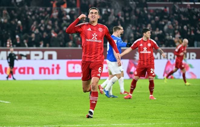 Fussball, 2. Bundesliga, Deutschland, Herren, Saison 2024 2025, 18. Spieltag, Merkur-Spiel-Arena Düsseldorf, Fortuna Düsseldorf - SV Darmstadt 2:2; Jubel Giovanni Haag (F95) nach seinem Tor zum 2:0. Jubel, Freude, Aktion.