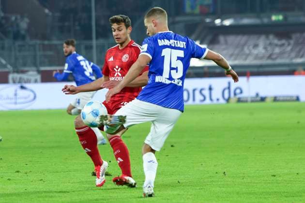 GER, 2. FBL. Fortuna Duesseldorf vs. SV Darmstadt 98 17.01.2025, Merkur Spiel-Arena, Duesseldorf, GER, 2. FBL. Fortuna Duesseldorf vs. SV Darmstadt 98, im Bild: Tim Oberdorf (Fortuna Duesseldorf 15), im Zweikampf gegen Fabian Nürnberger Nuernberger (Darmstadt 98 15), nordphotoxGmbHx xMeuter nph00351