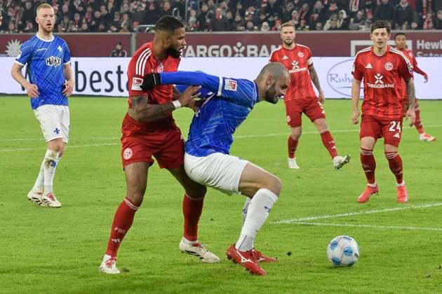 from left in duel Jamil Siebert Duesseldorf 20 Aleksandar Vukotic Darmstadt 20 17 01 2025 Soccer Fortuna Duesseldorf vs SV Darmstadt 98, Merkur Spiel Arena, Duesseldorf, DFB DFL REGULATIONS PROHIBIT ANY USE OF PHOTOGRAPHS AS IMAGE SEQUENCES AND OR QUASI VIDEO NRW Germany Copyright: xpepphotox xSaschaxWeizx pep00321, pep_20250117_hm_5095