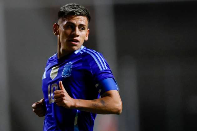Futbol, Chile vs Argentina. Partido amistoso categoria sub 20. El jugador de la seleccion argentina Claudio Echeverri es fotografiado durante un partido amistoso de la categoria sub 20 contra Chile disputado en el estadio Nicolas Chahuan de La Calera, Chile. 17 01 2025 Andres Pina Photosport Football, Chile vs Argentina. U-20 friendly match. Argentina™s player Claudio Echeverri is pictured during a U-20 friendly match against Chile at the Nicolas Chahuan stadium in La Calera, Chile. 17 01 2025 Andres Pina Photosport Chile vs Argentina, amistoso sub 20, 2025 