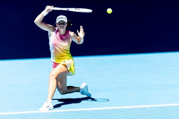 MELBOURNE, VIC - JANUARY 18: Iga Swiatek of Poland in action during Round 3 of the 2025 Australian Open on January 18 2025, at Melbourne Park in Melbourne, Australia. (Photo by Jason Heidrich Icon Sportswire) TENNIS: JAN 18 Australian Open EDITORIAL USE ONLY Icon250118010