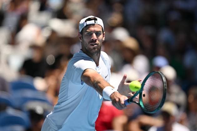 TENNIS AUSTRALIAN OPEN, Karen Khachanov of Russia returns during his round three match against Alex Michelsen of USA during the 2025 Australian Open at Melbourne Park in Melbourne, Saturday, January 18, 2025. ( NO ARCHIVING, EDITORIAL USE ONLY, NO USE IN BOOKS WITHOUT CONSENT MELBOURNE VICTORIA AUSTRALIA  Copyright: xLUKASxCOCHx 20250118137194128842