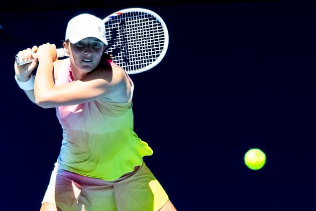 MELBOURNE, VIC - JANUARY 18: Iga Swiatek of Poland in action during Round 3 of the 2025 Australian Open on January 18 2025, at Melbourne Park in Melbourne, Australia. (Photo by Jason Heidrich Icon Sportswire) TENNIS: JAN 18 Australian Open EDITORIAL USE ONLY Icon250118013
