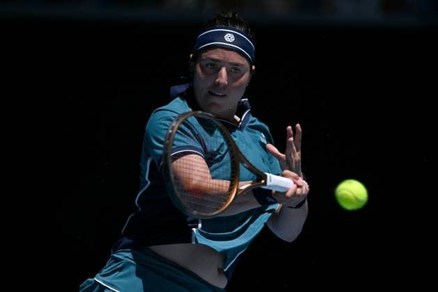 TENNIS AUSTRALIAN OPEN, Ons Jabeur of Tunisia returns during her round three match against Emma Navarro of USA during the 2025 Australian Open at Melbourne Park in Melbourne, Saturday, January 18, 2025. ( NO ARCHIVING, EDITORIAL USE ONLY, NO USE IN BOOKS WITHOUT CONSENT MELBOURNE VICTORIA AUSTRALIA  Copyright: xJAMESxROSSx 20250118110361893480