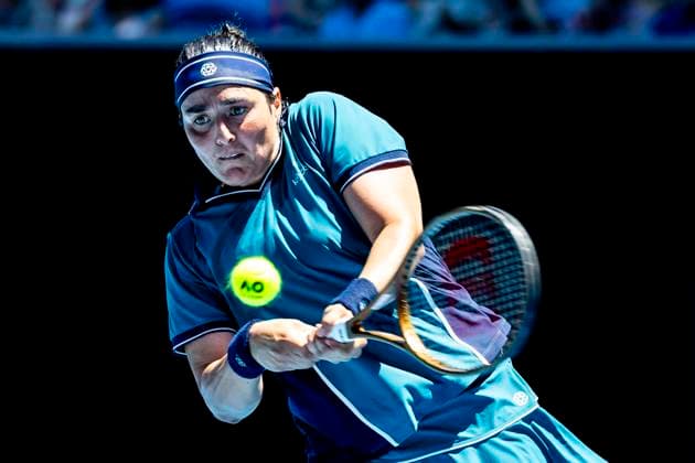 MELBOURNE, VIC - JANUARY 18: Ons Jabeur of Tunisia in action during Round 3 of the 2025 Australian Open on January 18 2025, at Melbourne Park in Melbourne, Australia. (Photo by Jason Heidrich Icon Sportswire) TENNIS: JAN 18 Australian Open EDITORIAL USE ONLY Icon250118044