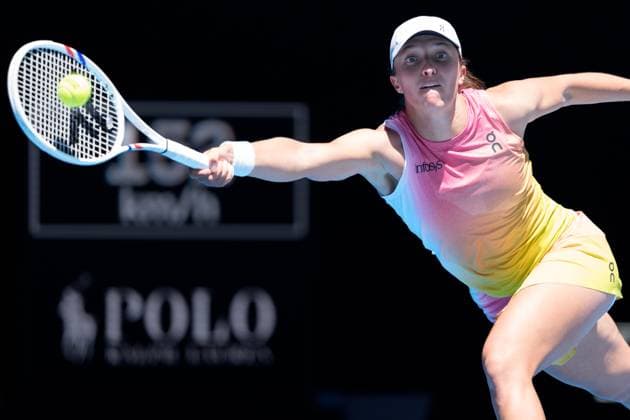 Tennis 2025: Australian Open Day 7 January 18, 2025: 2nd seed IGA SWIATEK of Poland in action against EMMA RADUCANU of Great Britain on Rod Laver Arena in a Men s Singles 3rd round match on day 7 of the 2025 Australian Open in Melbourne, Australia. Sydney Low Cal Media(Credit Image: Â Sydney Low Cal Sport Media) Melbourne Victoria Australia EDITORIAL USE ONLY Copyright: xx ZUMA-20250118_faf_c04_013.jpg SydneyxLowx csmphotothree345616