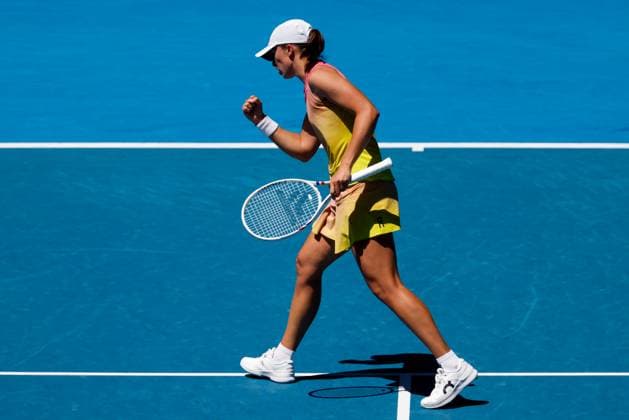 January 18, 2025: MELBOURNE, AUSTRALIA - JANUARY 18: Iga Swiatek of Poland celebrates a point against Emma Raducanu of Great Britain on day seven of the 2025 Australian Open at Melbourne Park on January 18, 2025 in Melbourne, Australia. - ZUMAp121 20250118_zsp_p121_023 Copyright: xChrisxPutnamx