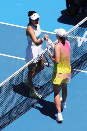 Iga Swiatek of Poland and Emma Raducanu of Great Britain Australian Open, Day Seven, Tennis, Melbourne Park, Melbourne, Australia - 18 Jan 2025  Copyright: xRachelxBach Shutterstockx 15105041x
