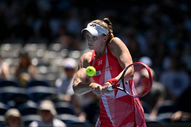 TENNIS AUSTRALIAN OPEN, Elena Rybakina of Kazakstan returns during her round three match against Dayana Yastremska of Ukraine during the 2025 Australian Open at Melbourne Park in Melbourne, Saturday, January 18, 2025. ( NO ARCHIVING, EDITORIAL USE ONLY, NO USE IN BOOKS WITHOUT CONSENT MELBOURNE VICTORIA AUSTRALIA  Copyright: xLUKASxCOCHx 20250118190425938727